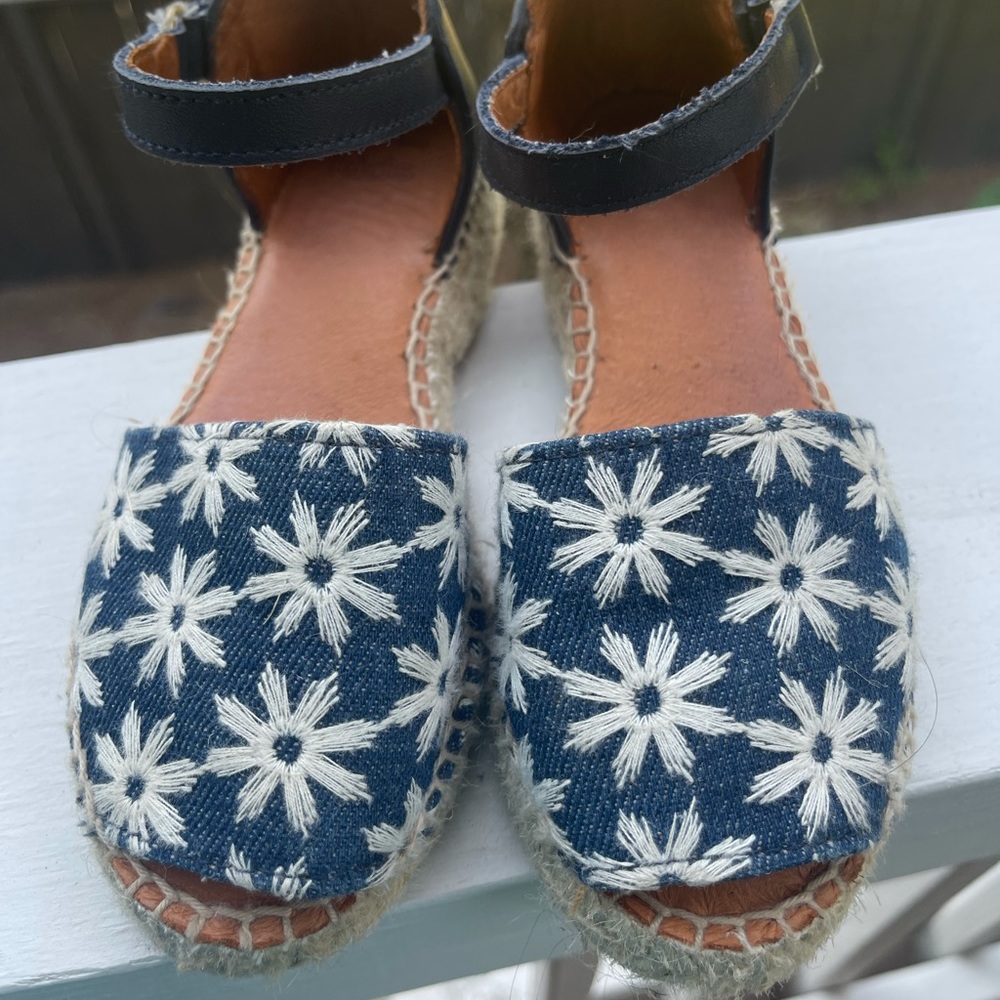 Gorgeous Toni Pons Girls Espadrilles! 29 and 30 - Picture 8 of 13